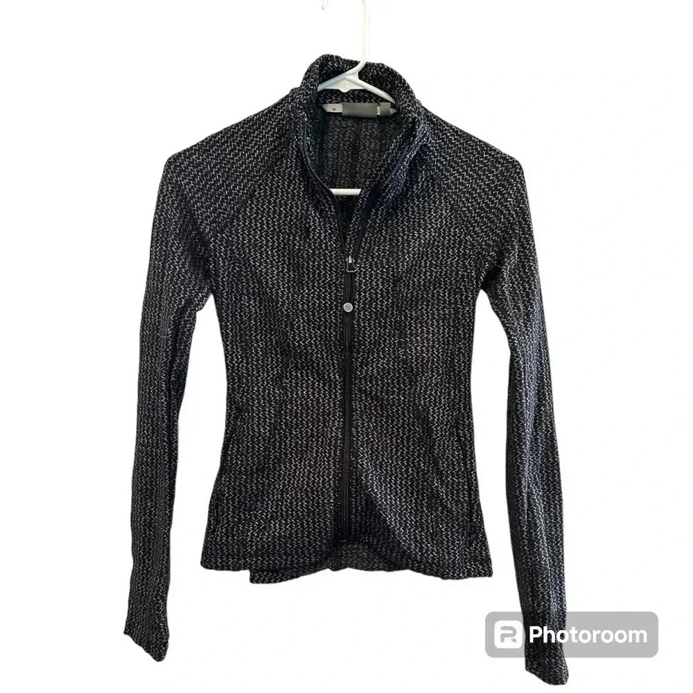 Athleta Black Heartbeat Hope Fitted Workout Jacket // Size XXS